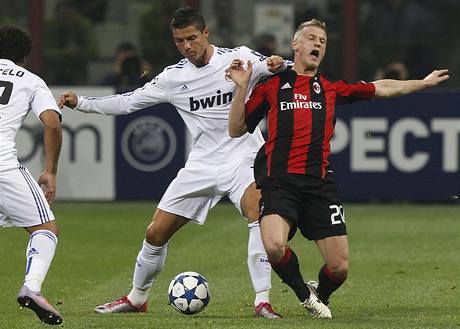 Cristiano Ronaldo a Ignazio Abate (vpravo)