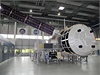Kopie nákadní kosmické lodi ATV (Automated Transport Vehicle). Ze ty solárních panel je rozvinutý jen jeden, ostatní se do hangáru nevejdou.
