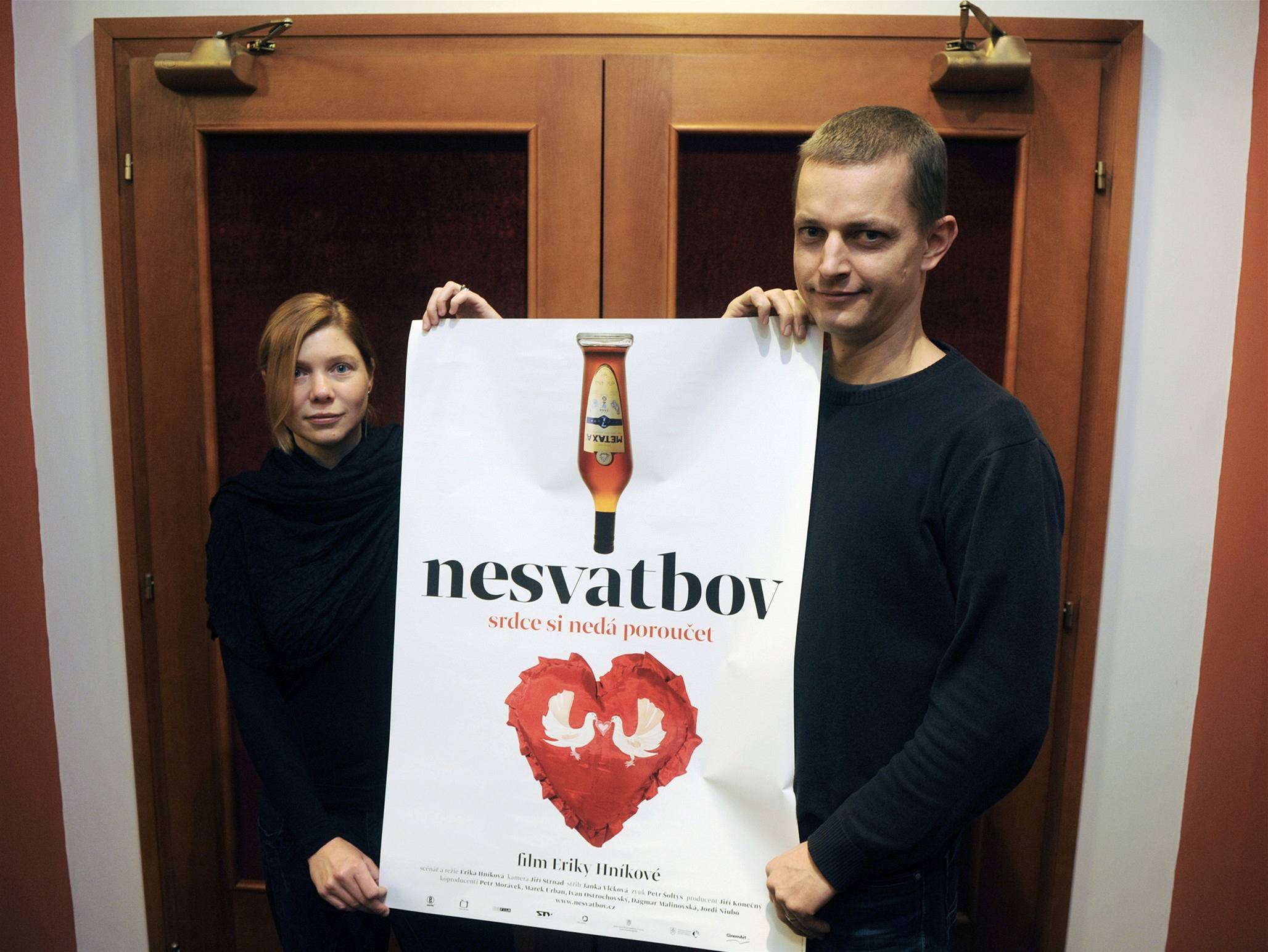 Re�isérka Erika Hníková a producent Ji�í Kone�ný p�ed projekcí jejich nového dokumentárního filmu Nesvatbov.