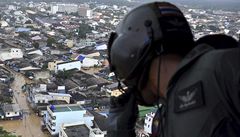 V Thajsku s katastroflnmi zplavami bojuje i letadlov lo