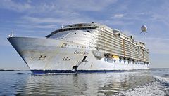 Lo� Oasis of the Seas.