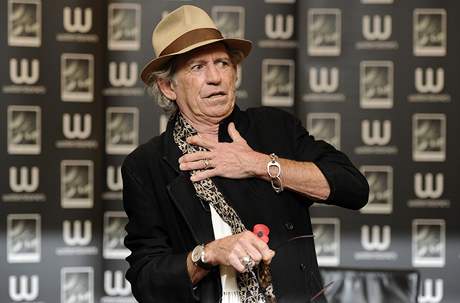 Keith Richards z Rolling Stones pedstavuje autobiografickou knihu. 