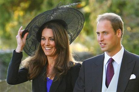 Princ William a Kate Middletonov na svatb svch ptel.
