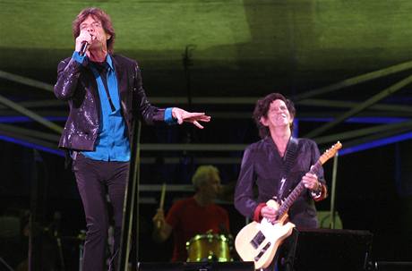 Mick Jagger a Keith Richards z Rolling Stones pi koncertu v Brn v roce 2007.