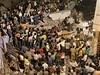 V Indii se zítil obytný dm, zemelo 32 lidí.
