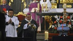 Pra�ský arcibiskup Dominik Duka celebroval v kostele Matky Bo�í p�ed Týnem v Praze m�i p�ed ulo�ením ostatk� dánského astronoma Tychona Braha zp�t do hrobu 