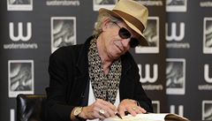 Keith Richards z Rolling Stones p�edstavuje autobiografickou knihu. 