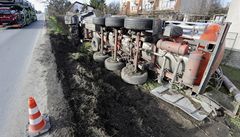 Cisterna nezvldla zen a skonila na zahrad rodinnho domku