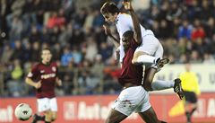 Slovácko - Sparta (Michal Kordula, nahoe, a Leonard Kweuke)