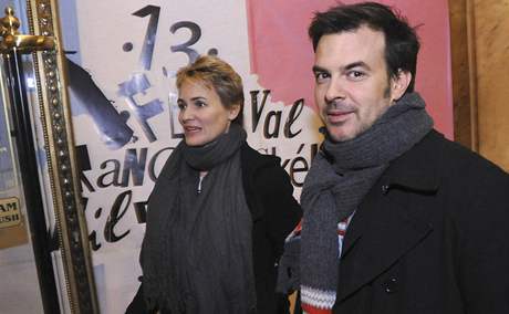 Projekcí filmu Profesionální manelka byl v praském kin Lucerna zahájen Festival francouzského filmu. Zahájení se zúastnil reisér François Ozon a hereka Judith Godrecheová (vlevo). 