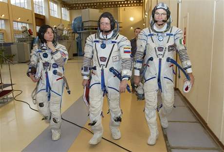 Mezinárodní posádka ISS bhem tréninku (ilustraní foto)