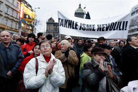 Demonstrace proti praské koalici ODS a SSD.