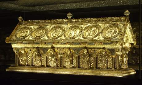 Relikviá sv. Maura byl objeven v roce 1985 na zámku v Beov nad Teplou.