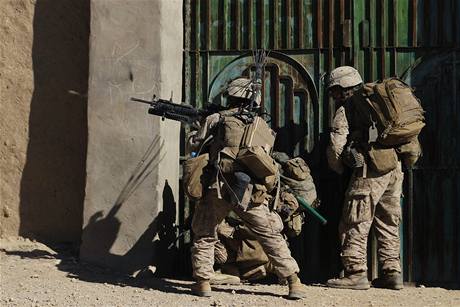 Alianní vojáci v Afghánistánu.