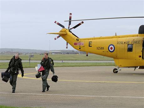 Princ William Princ Williamnedvno sloil zkouky zchrannho pilota RAF