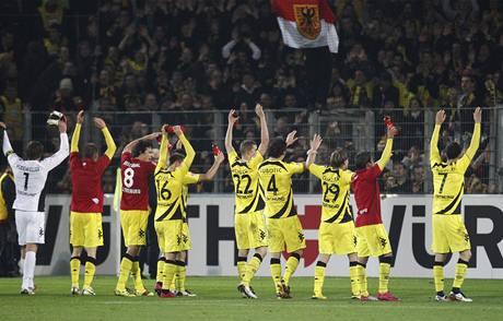 Fotbalisté Borussie Dortmund slaví vítězství