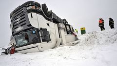 Přívaly sněhu, které zasáhly Vysočinu, způsobily problémy v dopravě. Na silnici I/38 u obce Suchá na Jihlavsku havaroval kamion vezoucí ocelové traverzy.  | na serveru Lidovky.cz | aktuální zprávy