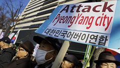 Protesty Jihokorejc� proti odst�elování ostrova Jonpchjong. 