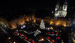 OBRAZEM: Praha rozsvítila vánoční strom, zkolabovali dva lidé