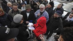 Demonstrace proti pra�ské koalici �SSD a ODS p�ed magistrátem. 