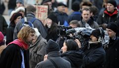 Demonstrace proti pra�ské koalici �SSD a ODS p�ed magistrátem. 