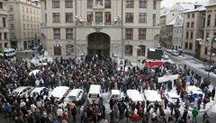 Prask ODS 'obsadila' okol magistrtu. Chce si pojistit demonstrace