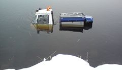 Sypa� sjel b�hem práce do Vltavy. 