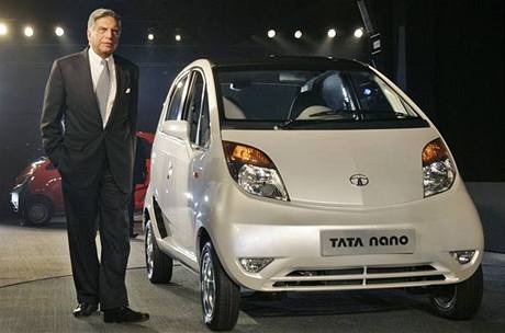 Indický brouk. Celkem 45 tisíc korun má stát indický osobní automobil Nano, který by ml být pro masový automobilismus v Indii podobným impulzem jako Volkswagen Brouk nebo Fiaty 500 a 600 v poválené Evrop.