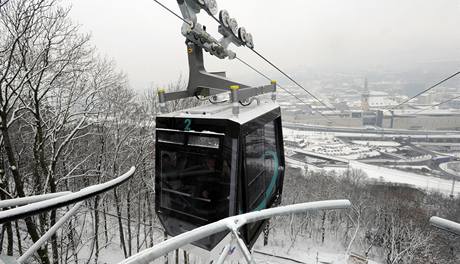 V Ústí nad Labem byla 7. prosince zprovoznna lanová dráha mezi Obchodním centrem Forum ve stedu msta a výletním zámekem Vtrue.