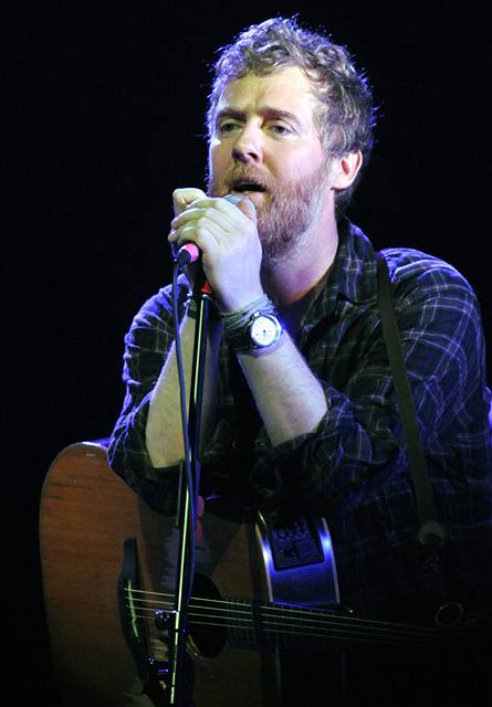 Glen Hansard vystoupil s kapelou The Frames v Divadle Archa.