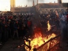 Protesty ped budovou parlamentu v Londýn proti zvýení kolného