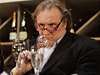 Francouzský herec Gérard Depardieu pedstavil novinám své perlící víno.