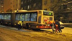 Sníh blokuje pra�skou dopravu. Autobusy mají problémy