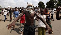 Prezidentské volby vyvolaly v Pob�e�í slonoviny nepokoje. P�íznivci opozi�ního kandidáta Alassane Ouattary vy�li do ulic.