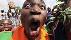 Prezidentské volby vyvolaly v Pob�e�í slonoviny nepokoje. P�íznivci opozi�ního kandidáta Alassane Ouattary vy�li do ulic.