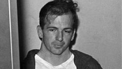 Lee Harvey Oswald na snímku z roku 1963. 