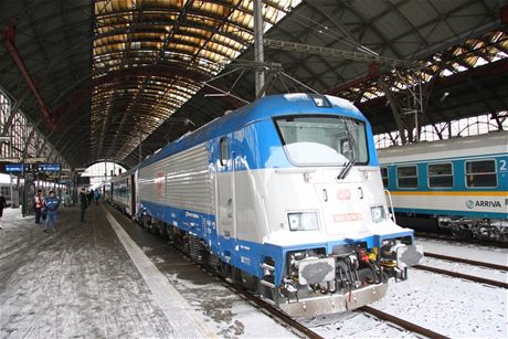 Nov lokomotiva koda 109e poprv thne osobn vlak.