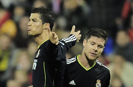 Ronaldo a Xabi Alonso.