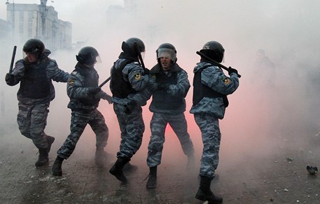 Rusk policie se stetla s nacionalisty a fanouky Spartaku.