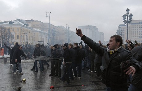 Ruská policie se stetla s nacionalisty a fanouky Spartaku.