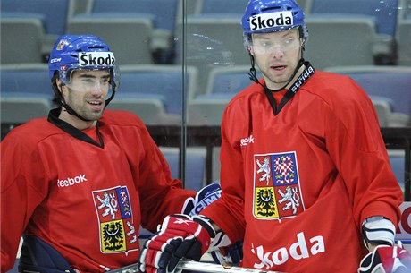 Zleva: Irgl a Vaíek na tréninku eské reprezentace.