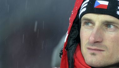 Závod ve skocích na lyžích v Harrachově byl kvůli počasí zrušen (Jakub Janda)
