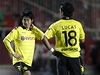 Fotbalisté Dormundu (Shinji Kagawa vlevo a Lucas Barrios)