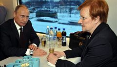 Finská prezidentka Tarja Halonenová a ruský premiér Vladimír Putin si jízdu vysokorychlostním vlakem pochvalovali. 