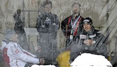 Závod ve skocích na ly�ích v Harrachov� byl kv�li po�así zru�en (Simon Ammann )