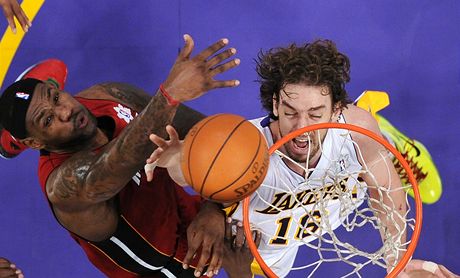 Lakers - Miami (James a Gasol).