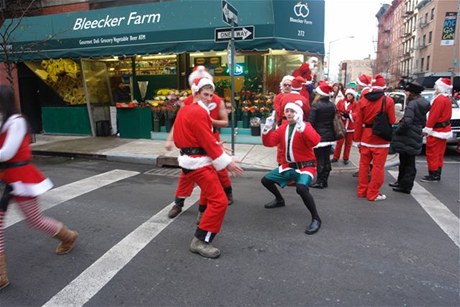 Pedvnon New York a kadoron Santacon  neboli hospodsk maraton Sant