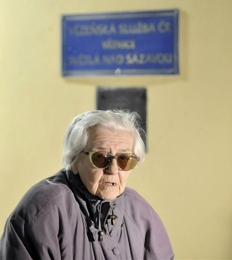 Ludmila Broová-Polednová opoutí vznici.