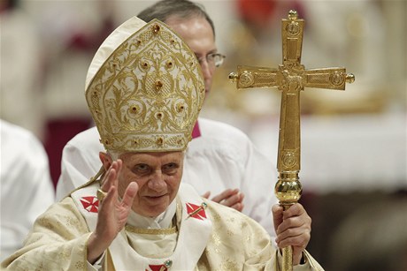 Pape Benedikt XVI. slouil ve Chrámu sv. Petra ve Vatikánu plnoní mi