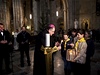 Dominik Duka pevzal od skaut v katerdrále sv. Víta svtlo z Betléma